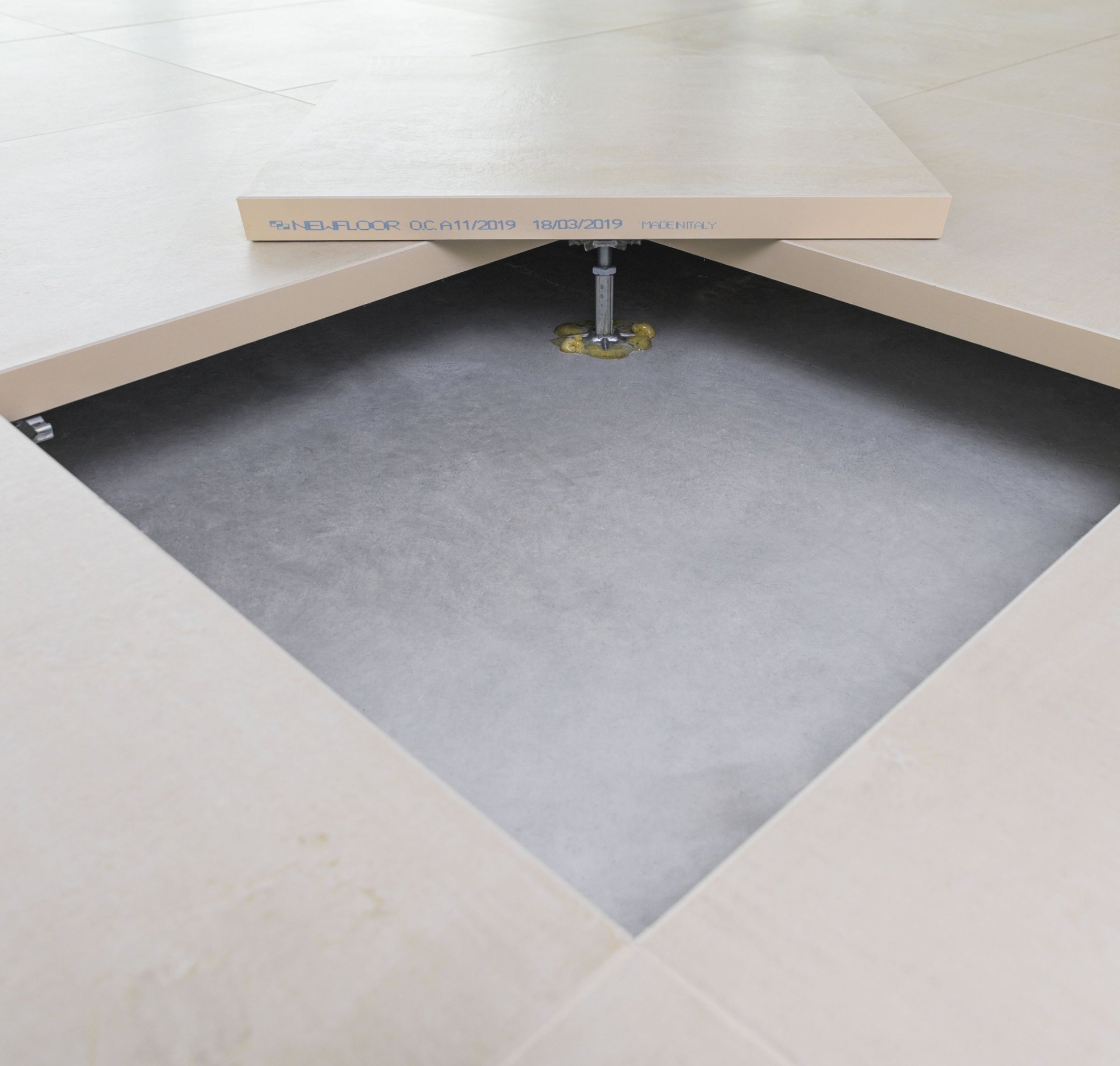 Calcium Sulfate Panel with Porcelain Gres - Product image