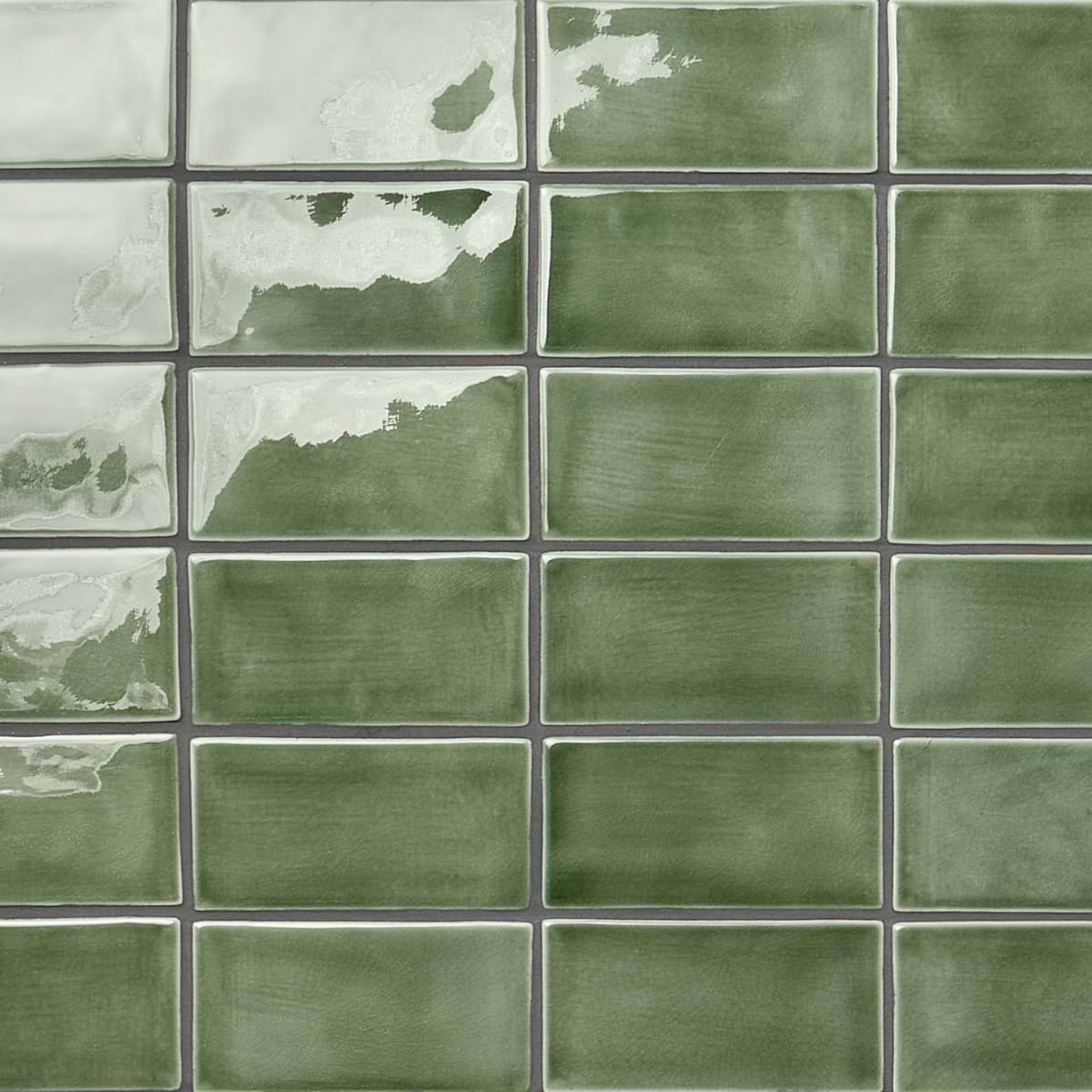 Sample of FXBRQSFRN3X6 - Baroque Glass Crackled Fern Green 3x6